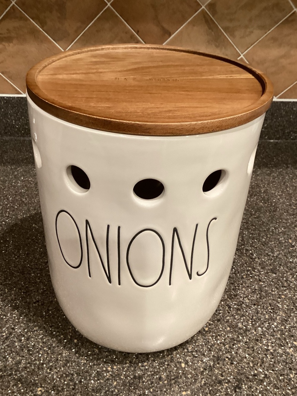 Rae Dunn Artisan Collection Onion Cellar With Wooden Lid - NWOT